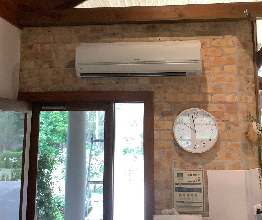 Hitachi air conditioner breakdown Chisholm NSW